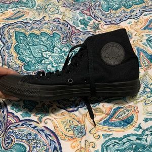 Black converse shoes